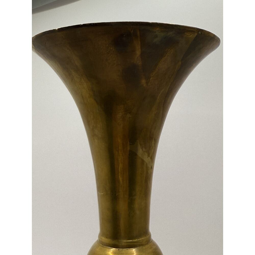 Vintage Brass Fluted Pedestal Bud Vase India 11” Tall Beautiful‎ Patina - Picture 8 of 10